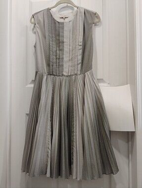 ✨Pleated Sleeveless Midi Dress in Light Grey + Dark Grey